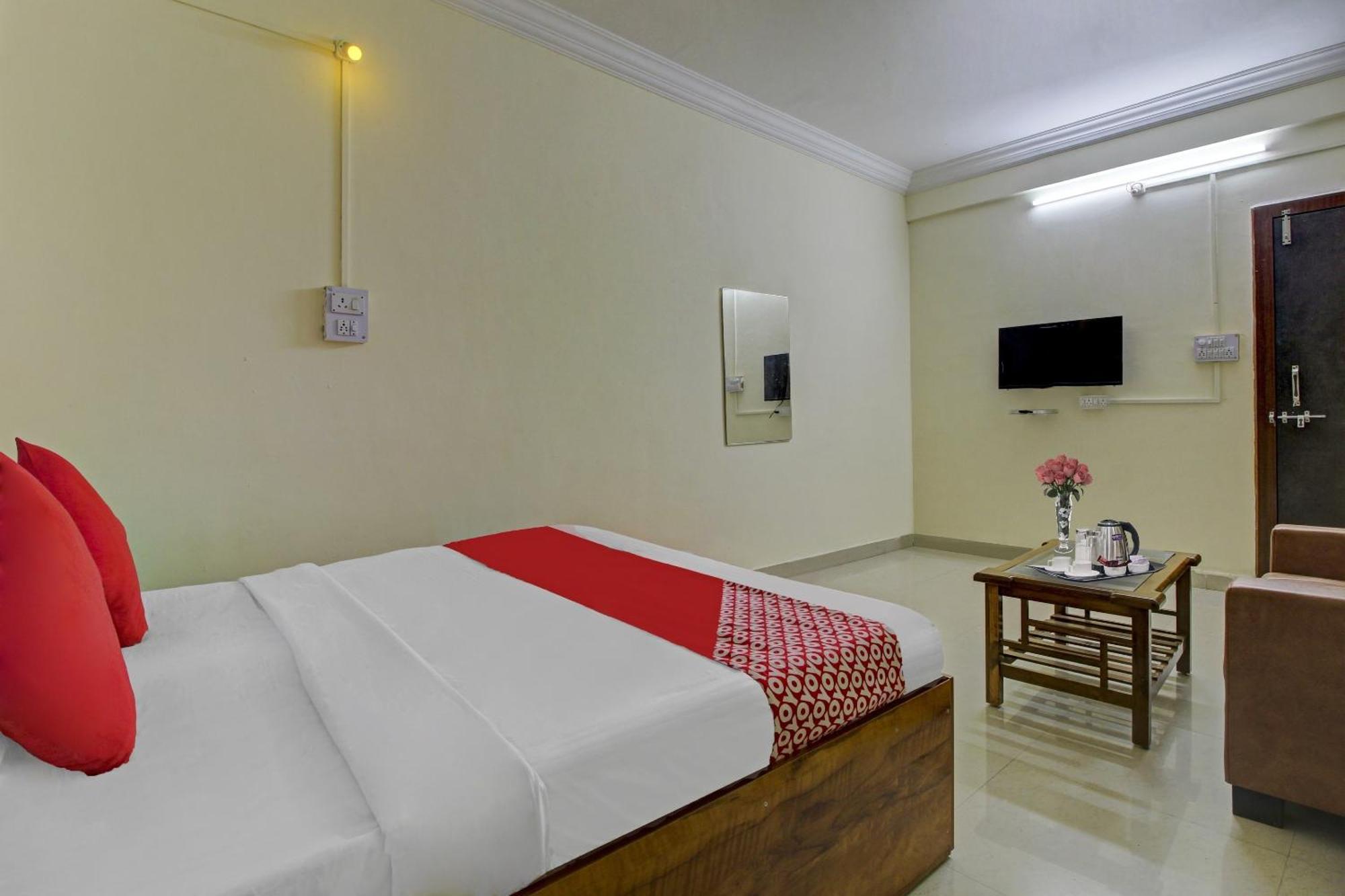 Hotel O Sai Executive Lodging Yerandwane Exterior photo