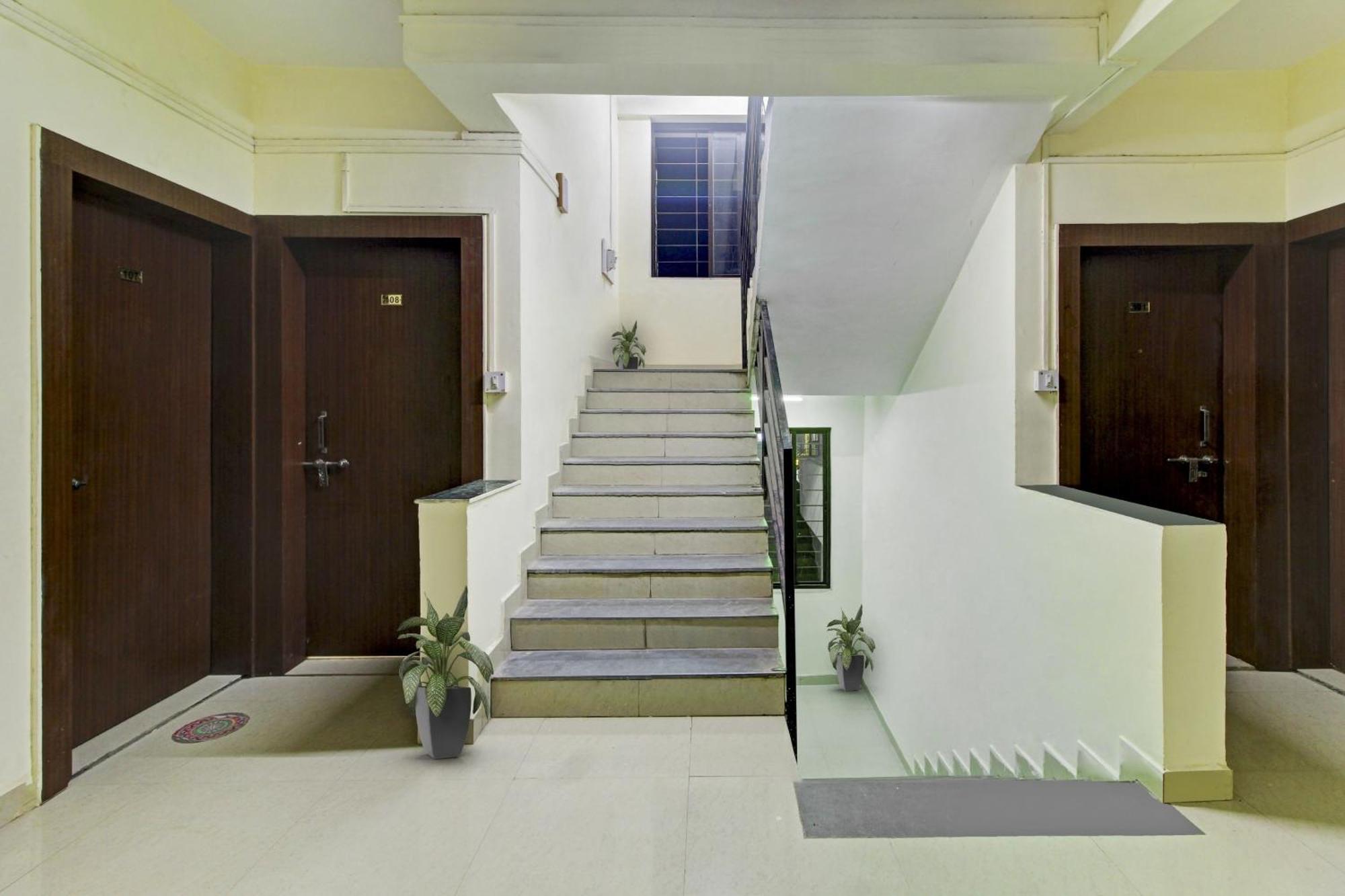 Hotel O Sai Executive Lodging Yerandwane Exterior photo